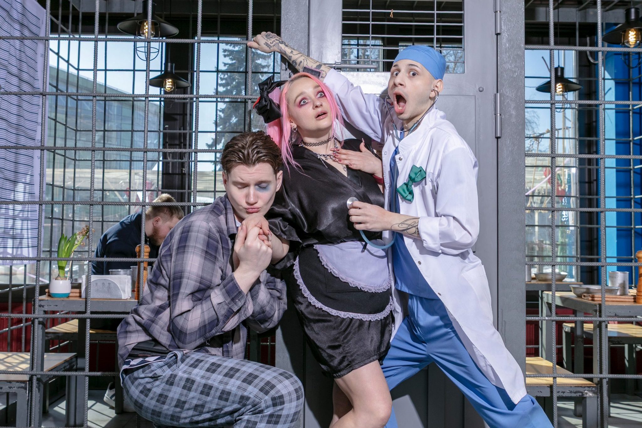 Даём «хлеба и зрелищ»!